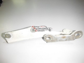 Петля капота правая Mitsubishi Carisma (DA) 1995-2000 26551 M820291