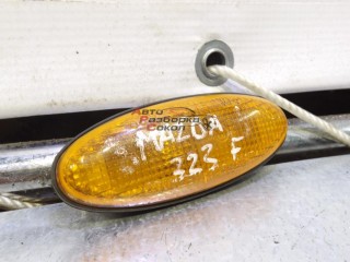 Повторитель на крыло желтый Mazda 323 (BG) 1989-1994 49371 B01W51120