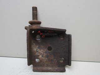 Кронштейн рессоры Mitsubishi L200 (K6,K7) 1996-2006 250883 MB584481