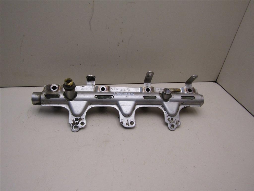Рейка топливная (рампа) VW Passat (B6) 2005-2010 06J133317M