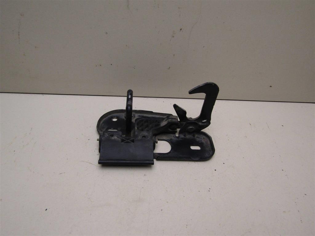 Крючок капота VW Passat (B6) 2005-2010 3C0823480