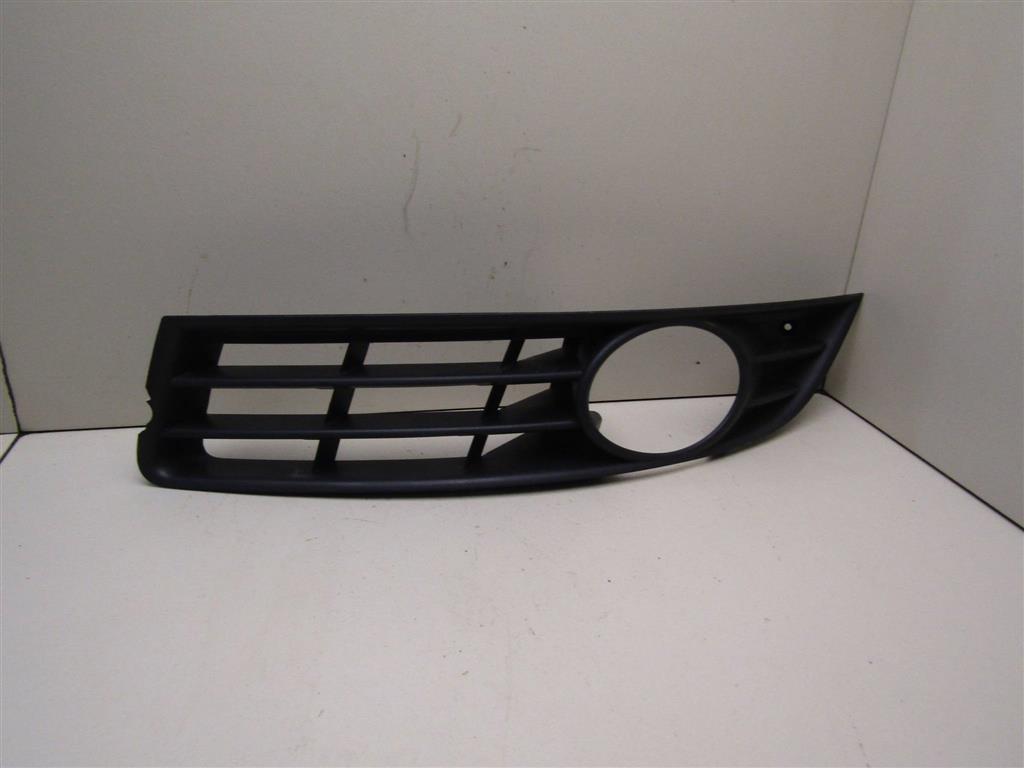 Решетка в бампер левая VW Passat (B6) 2005-2010 3C0853665A