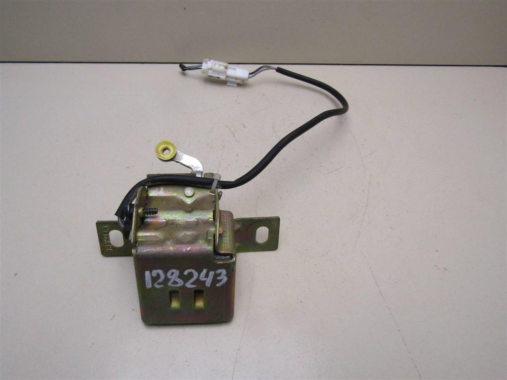 Замок багажника Ford Maverick 2001-2006 4640860