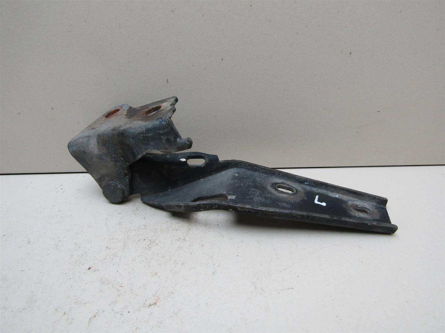 Петля капота левая Seat Leon (1M1) 1999-2006 1M0823301B