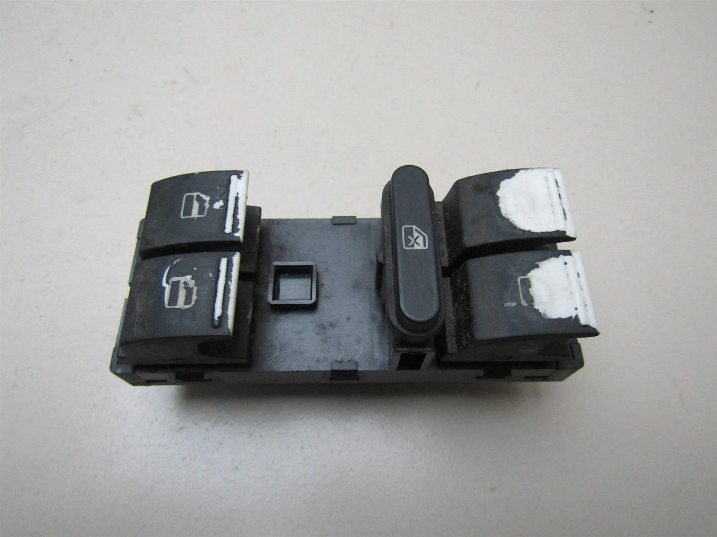 Блок управления стеклоподъемниками VW Passat (B6) 2005-2010 1K4959857B