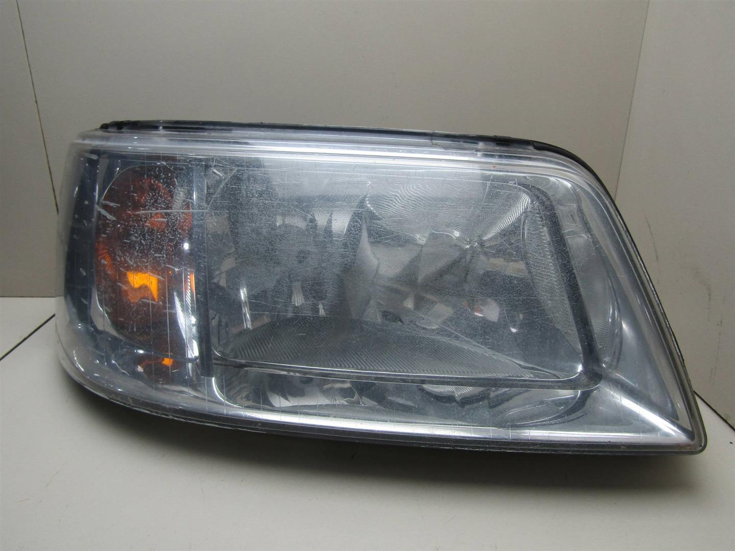 Фара правая VW Transporter T5 2003-2015 7H1941016S