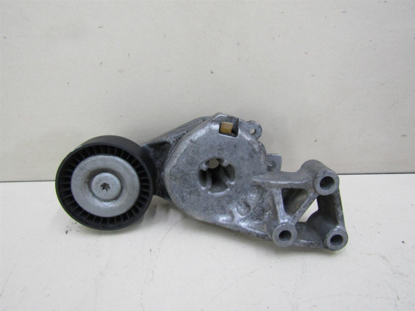 Ролик руч.ремня с кронштейном VW Golf IV \Bora 1997-2005 06A903315E