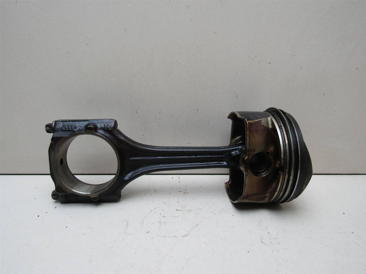 Шатун VW Passat (B6) 2005-2010 06D198401