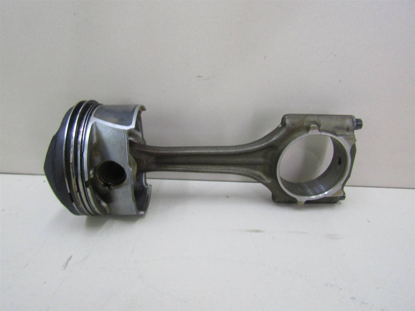 Шатун VW Passat (B6) 2005-2010 06D198401