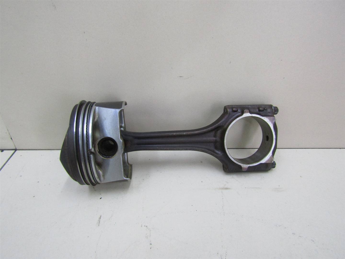 Шатун VW Passat (B6) 2005-2010 06D198401