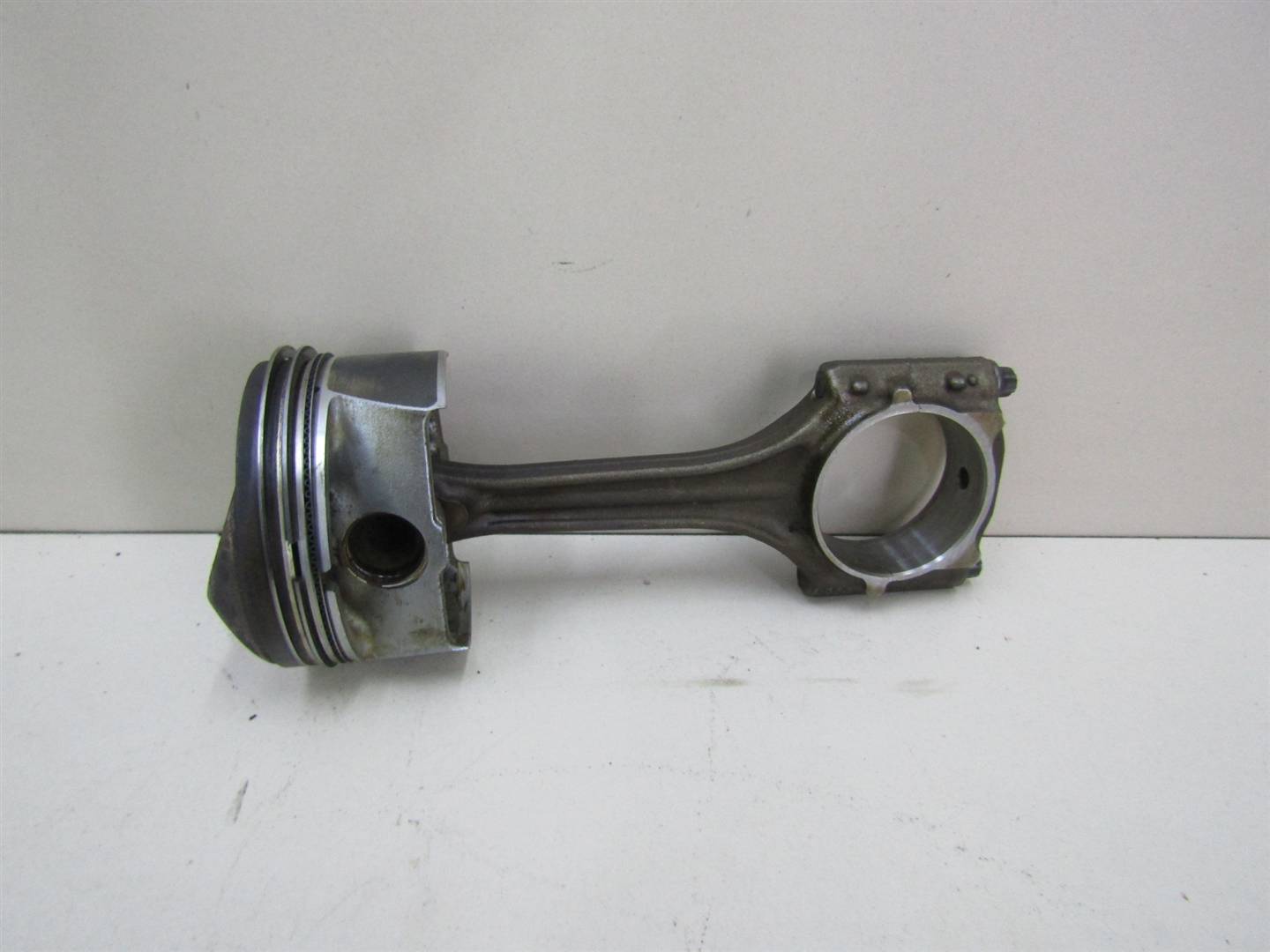Шатун VW Passat (B6) 2005-2010 06D198401