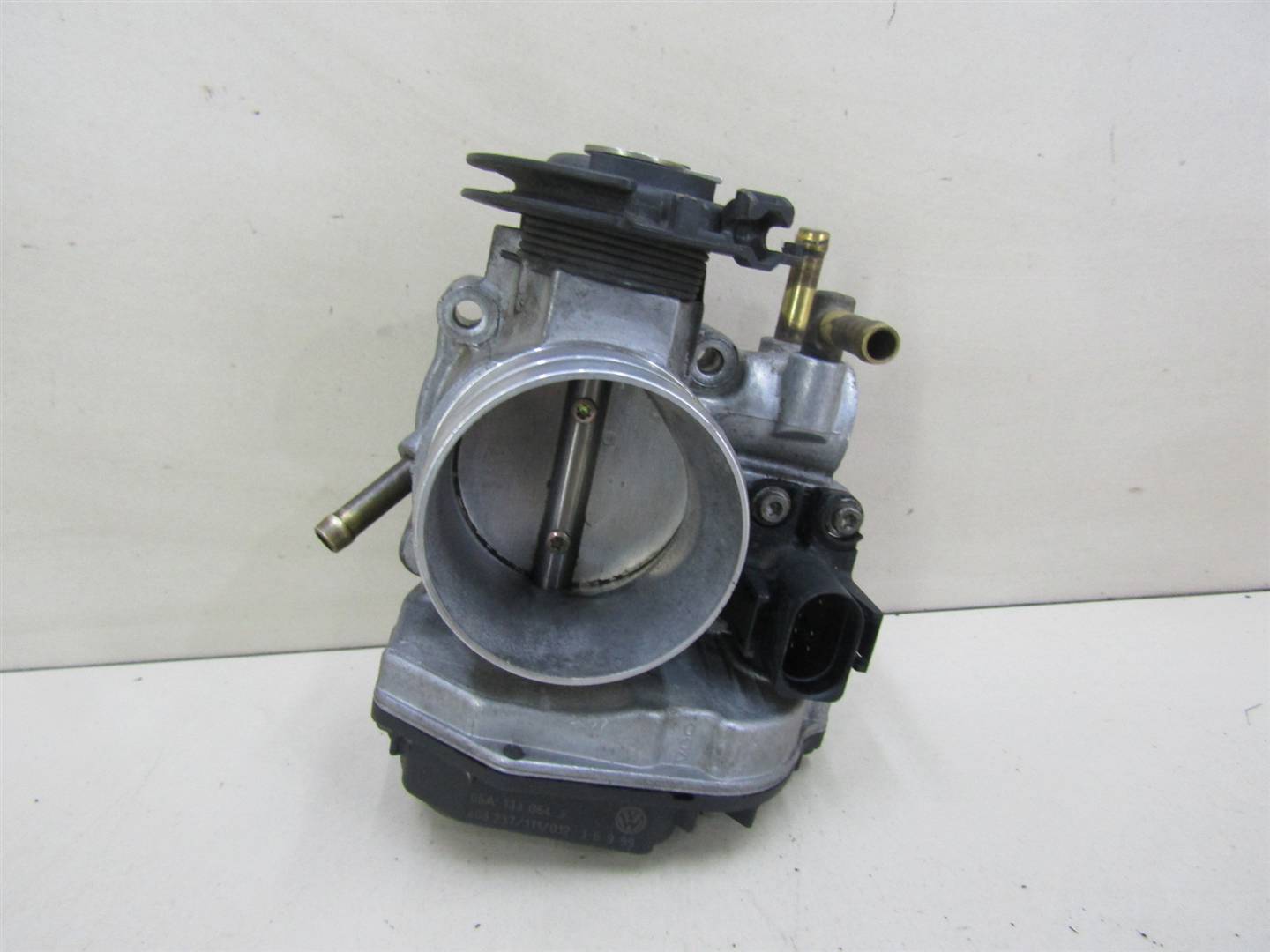 Заслонка дроссельная VW Golf IV \Bora 1997-2005 06A133064J