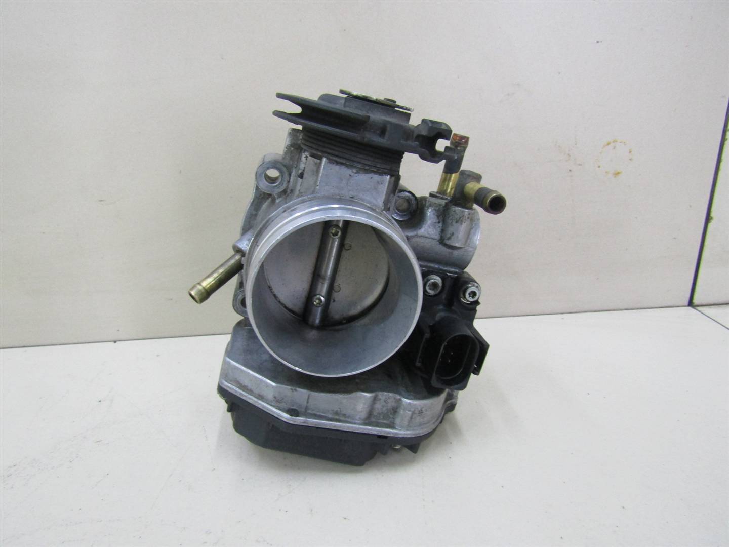 Заслонка дроссельная VW Golf IV \Bora 1997-2005 06A133064J