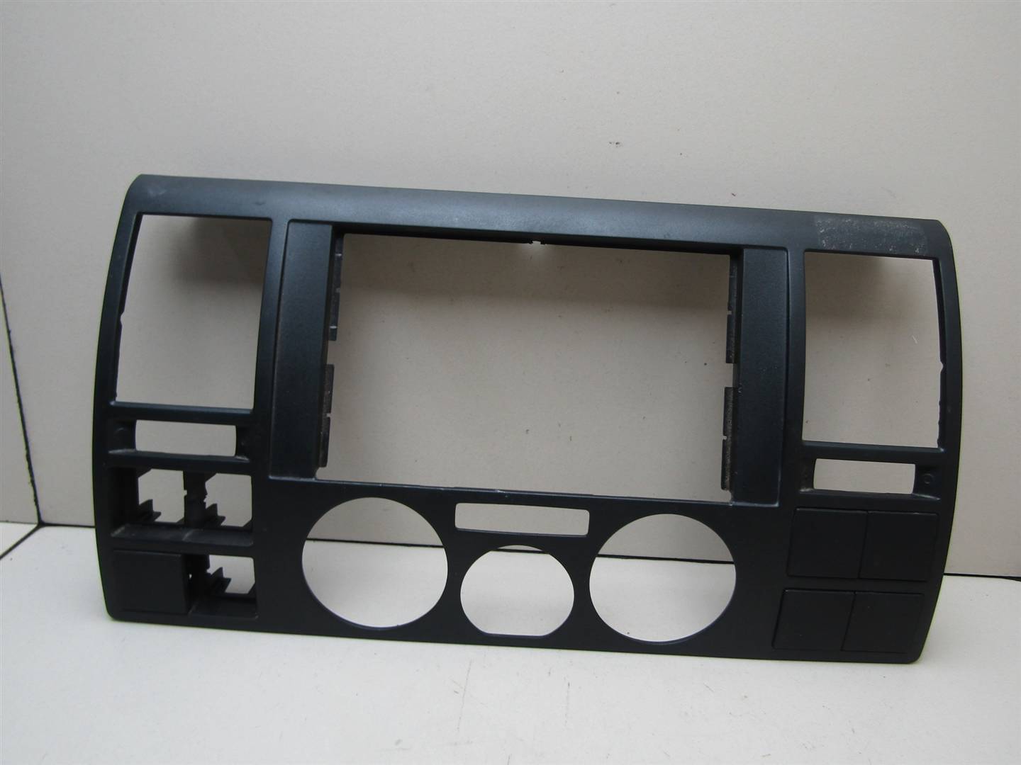 Рамка магнитолы VW Transporter T5 2003-2015 7H0857237E9B9