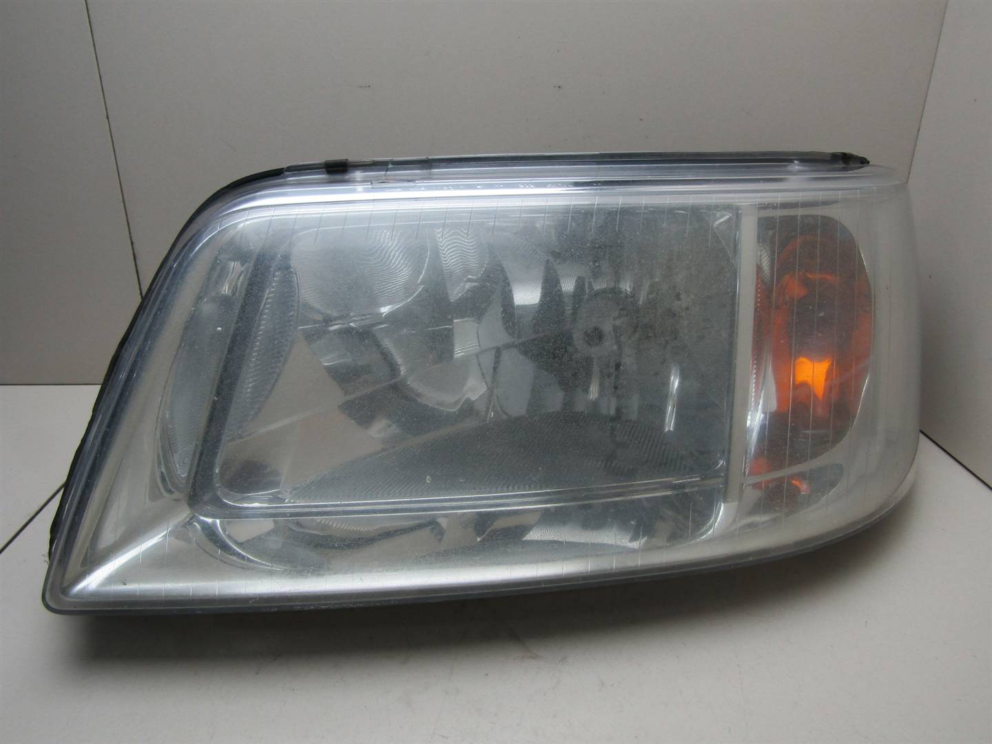 Фара левая VW Transporter T5 2003-2015 7H1941015S