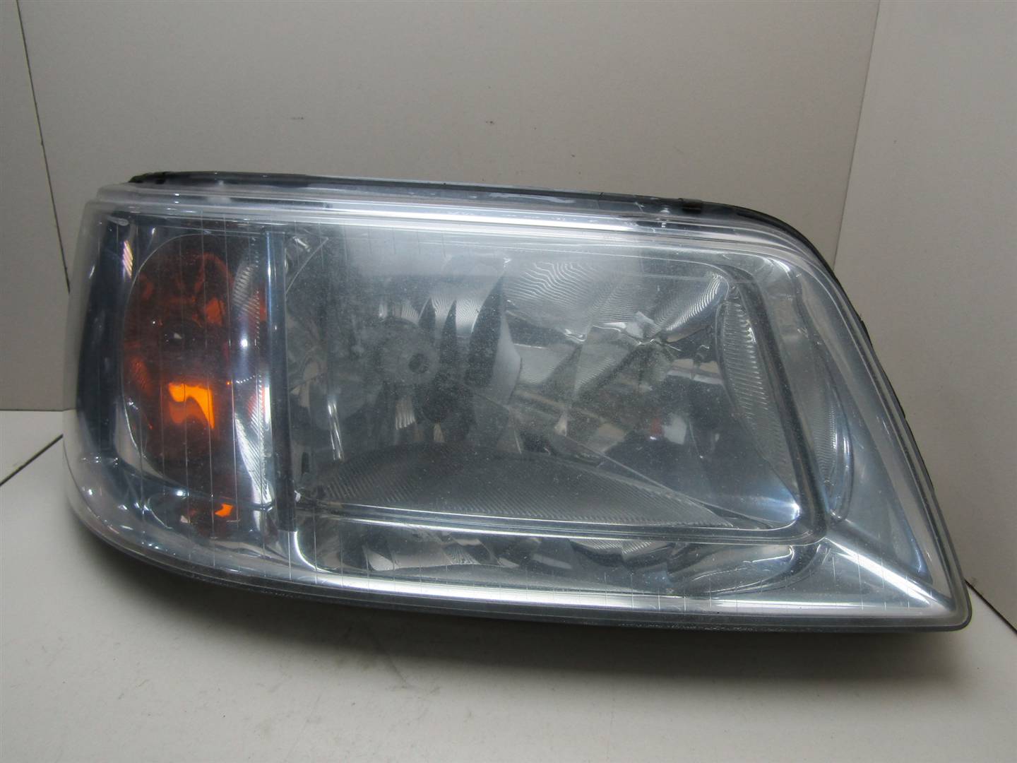Фара правая VW Transporter T5 2003-2015 7H1941016S