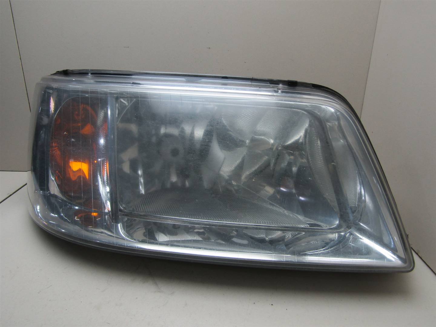 Фара правая VW Transporter T5 2003-2015 7H1941016S