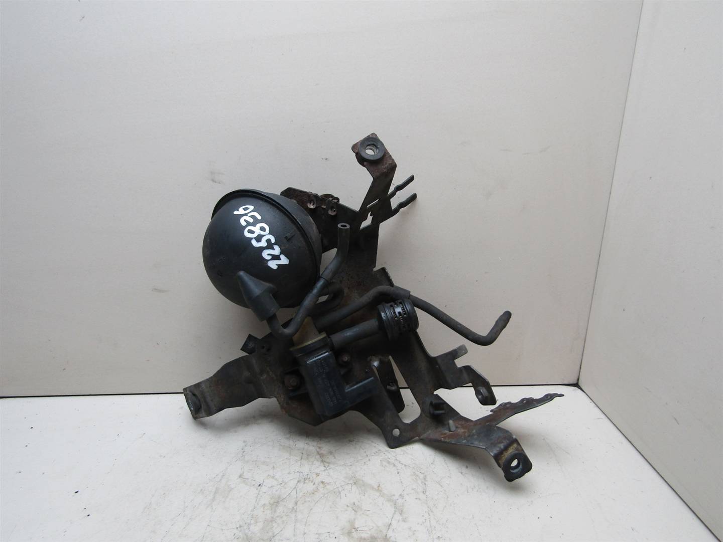 Клапан электромагнитный VW Transporter T5 2003-2015 1K0906627A