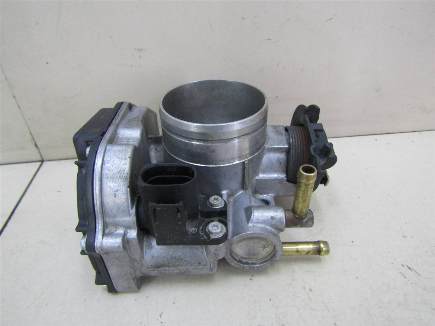 Заслонка дроссельная VW Golf IV \Bora 1997-2005 06A133064J
