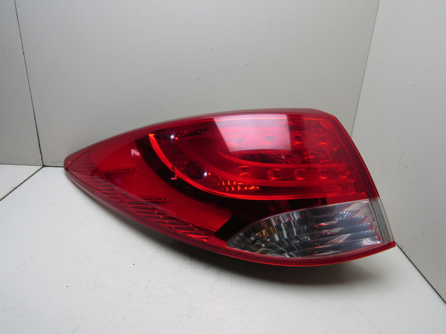 Фонарь задний наружный левый Hyundai ix35 \Tucson 2010-2015 924012Y000