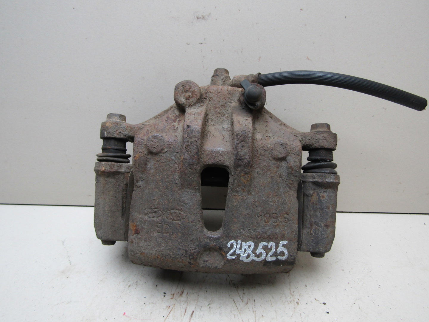Суппорт передний правый Hyundai i30 2007-2012 581301H000