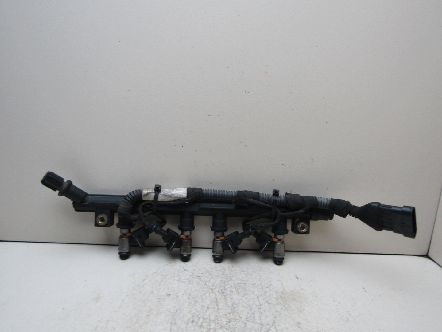 Форсунка инжекторная электрическая Fiat Albea 2003-2012 71724545