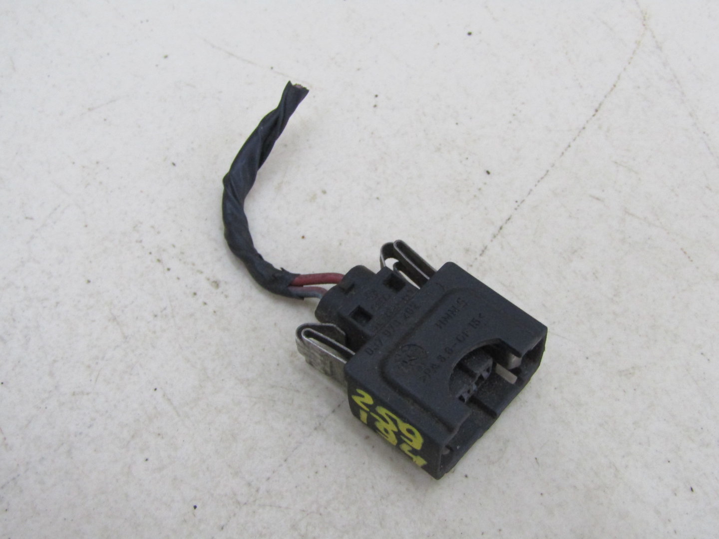 Разъем Skoda Octavia (A4 1U-) 2000-2011 037973202